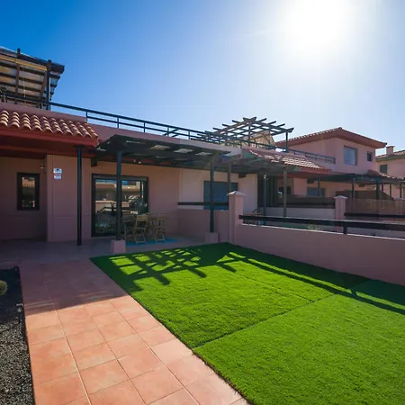 Private Terrace Majanicho Garden - Pool Apartment La Oliva