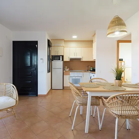 Private Terrace Majanicho Garden - Pool Апартаменты *